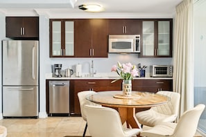 Fridge, microwave, stovetop, dishwasher