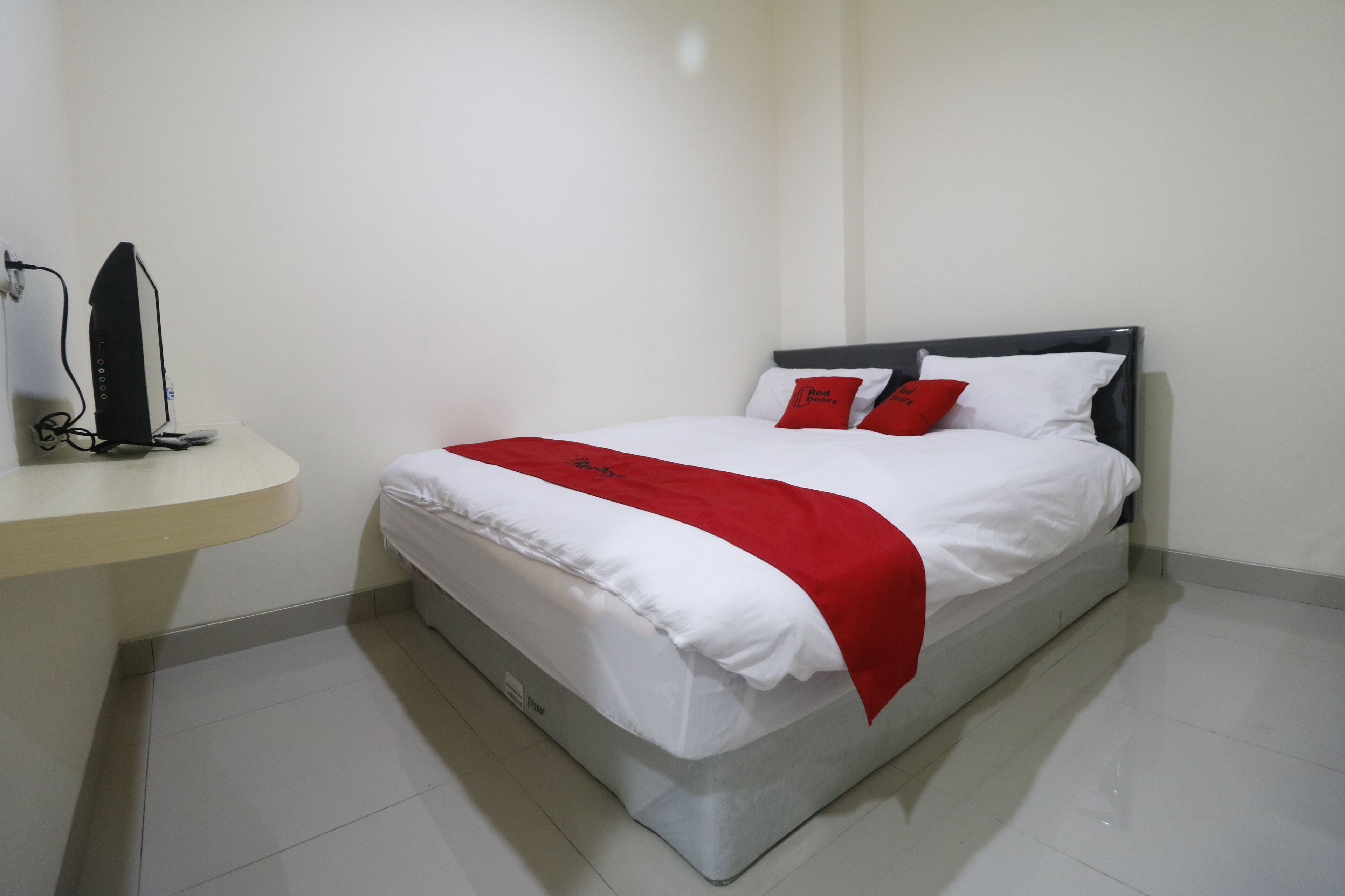 Photo - RedDoorz Plus near Mall Ciputra Jakarta