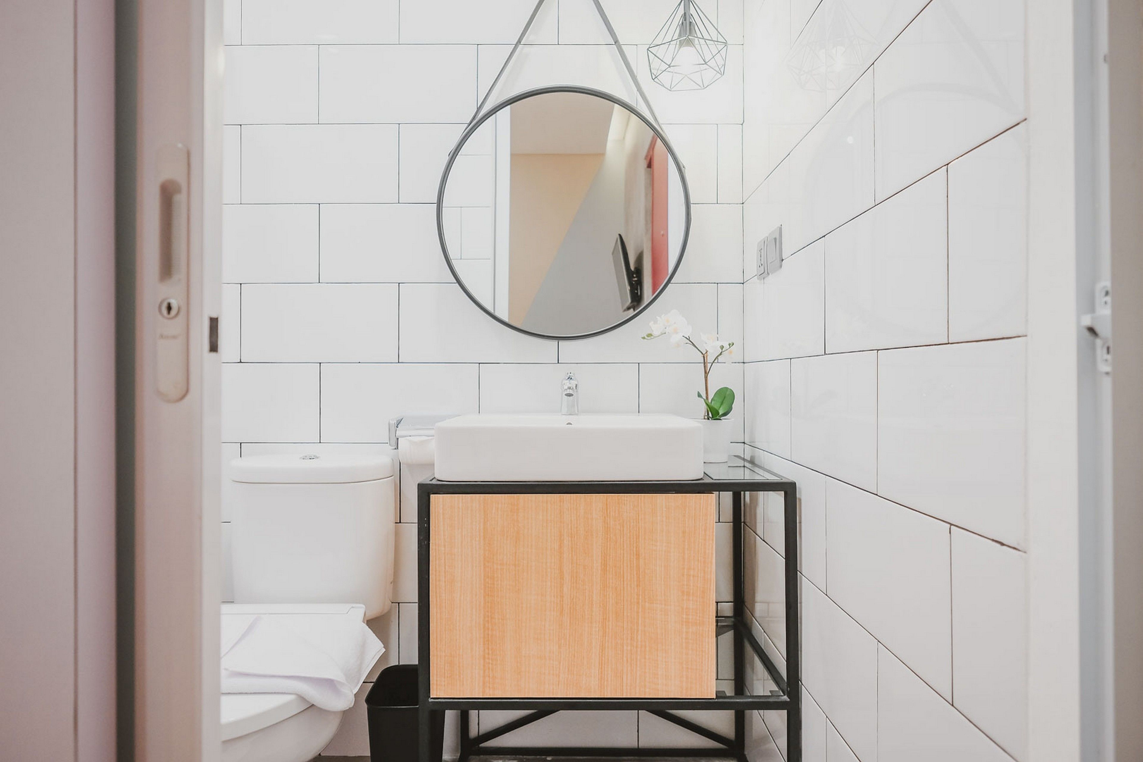 double room | desk, bed sheets