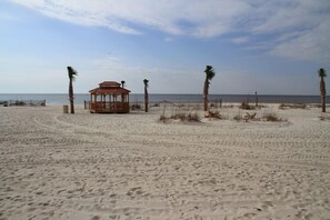 Beach nearby, sun-loungers, beach towels