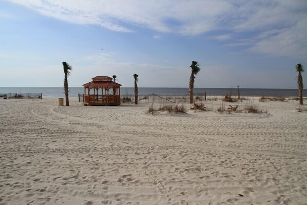 Beach nearby, sun loungers, beach towels