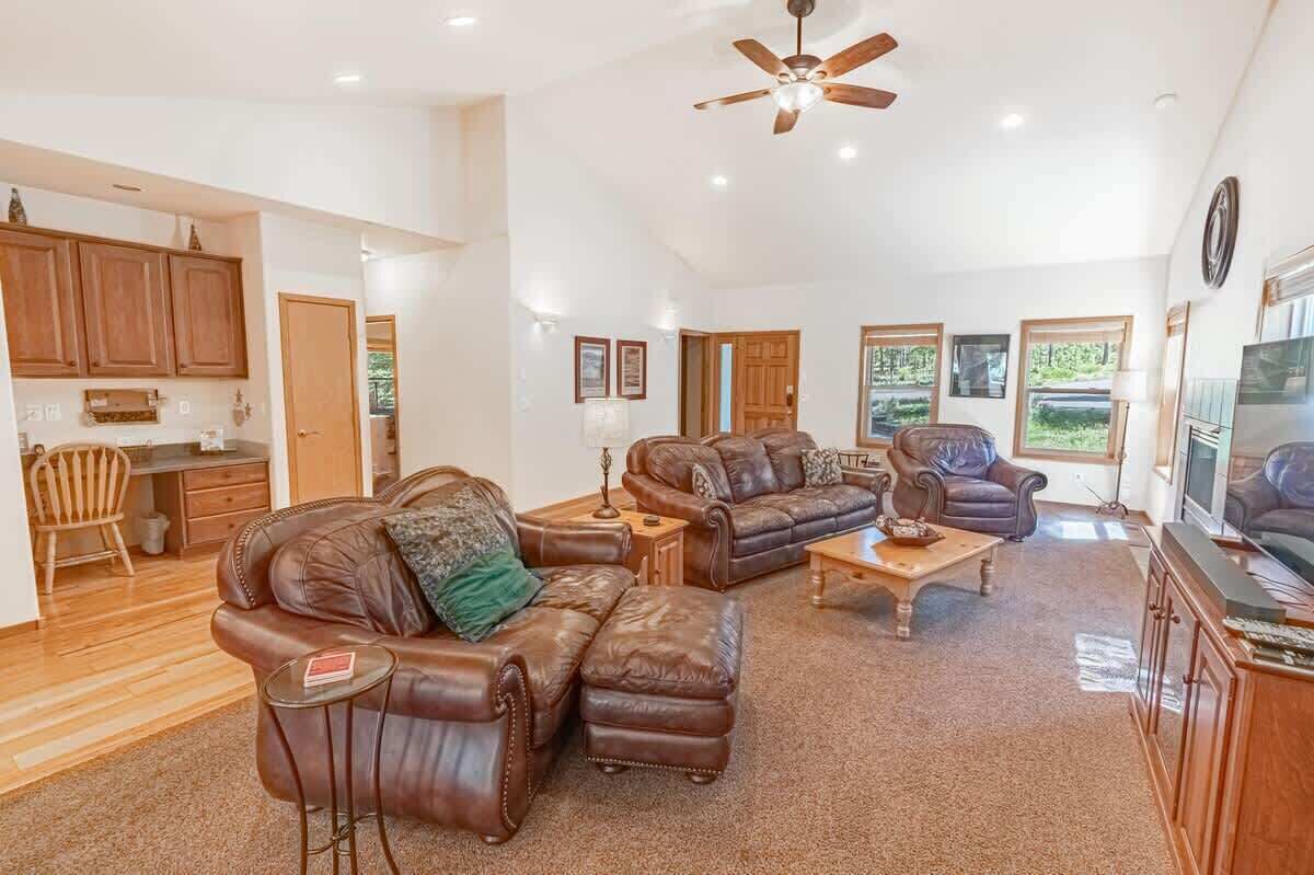 TV, fireplace, offices