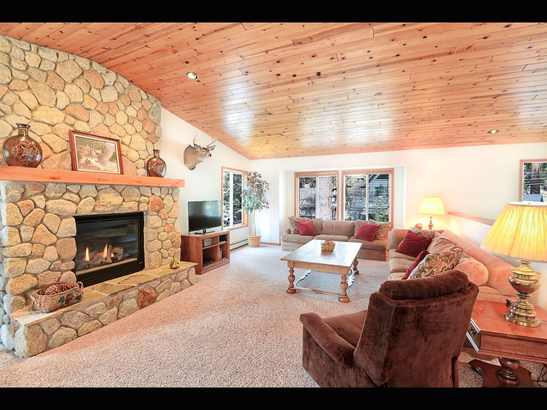 Romantic Sunsets, Lake views, Private Homeowners' Beach in Wonderful Marla Bay 