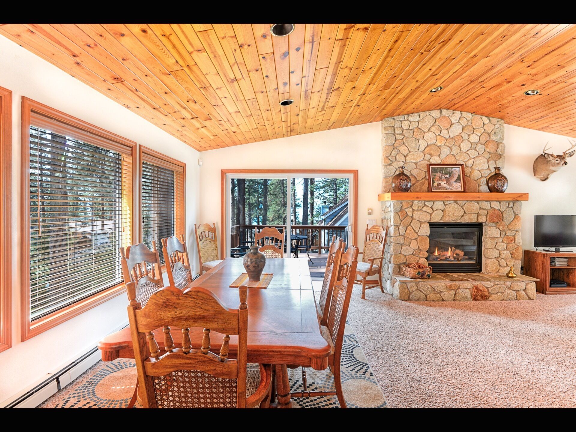 Romantic Sunsets, Lake views, Private Homeowners' Beach in Wonderful Marla Bay 