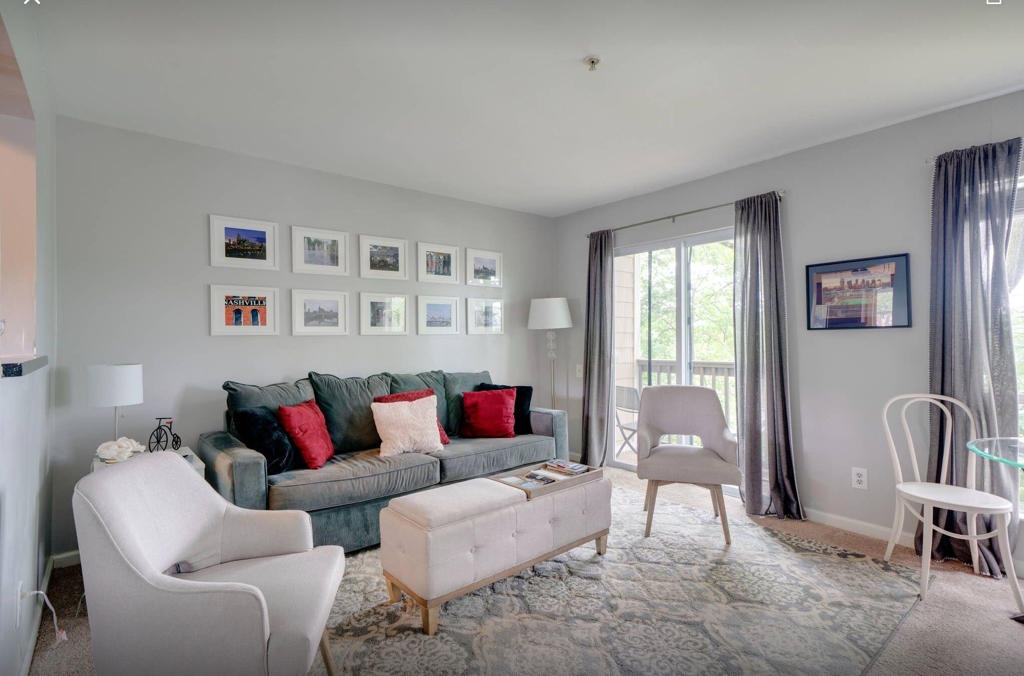 DOWNTOWN RIVERFRONT CONDO! MINUTES FROM BROADWAY!