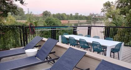 DOWNTOWN RIVERFRONT CONDO! MINUTES FROM BROADWAY!