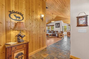 المنشأة من الداخل