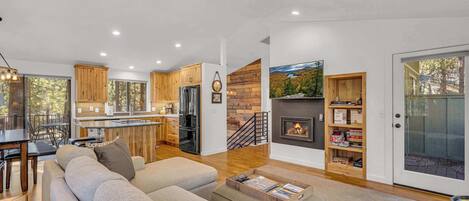 Televisión y chimenea