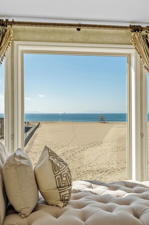 Interior - La Dolce Vita at Silverstrand (Oxnard)