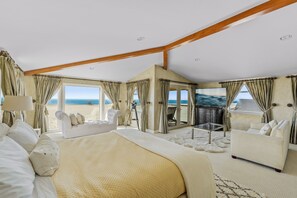 4 bedrooms, WiFi, bed sheets, wheelchair access
