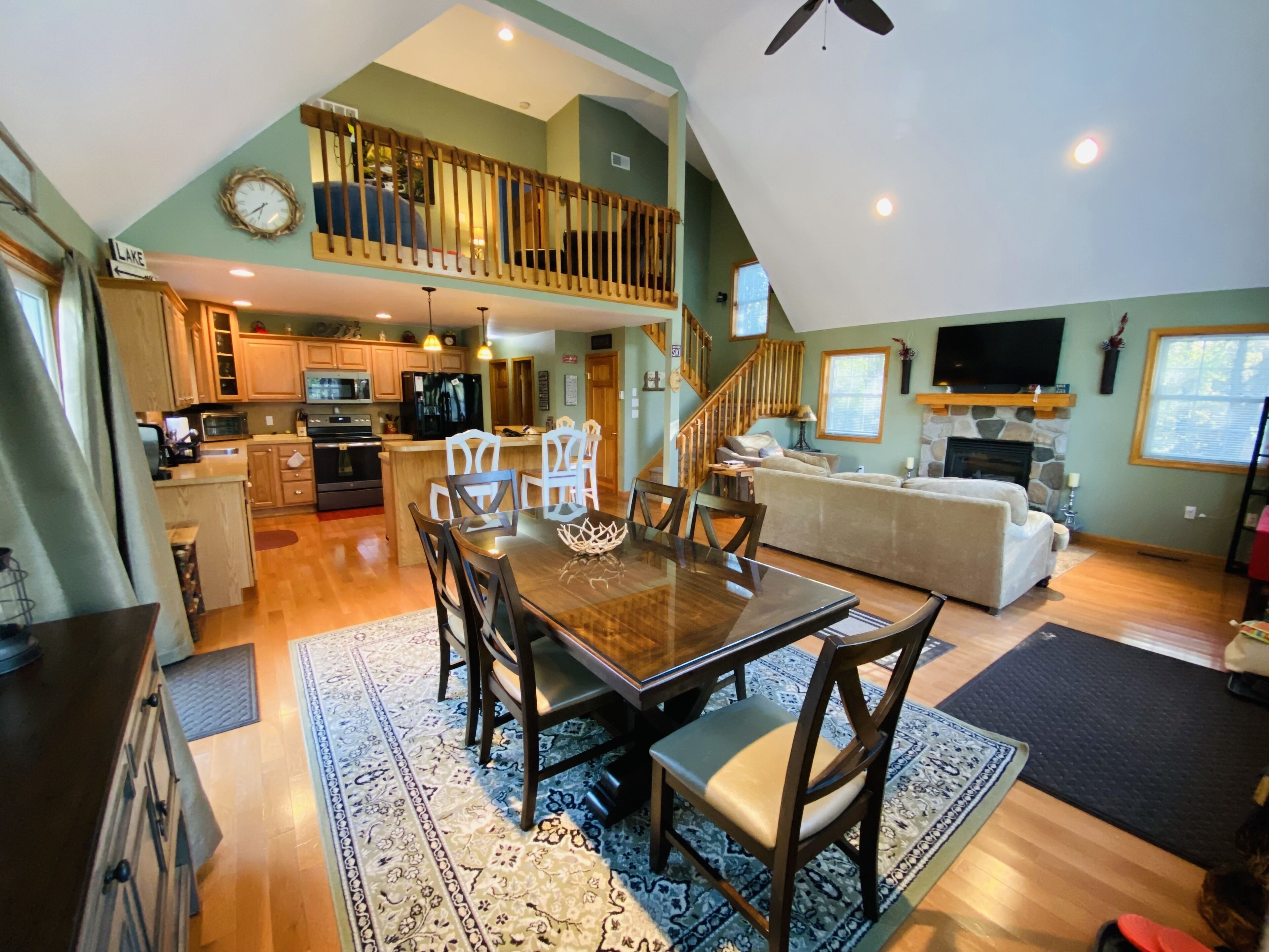 Beautiful Chalet-style home in private setting close to slopes, beach & pool!!