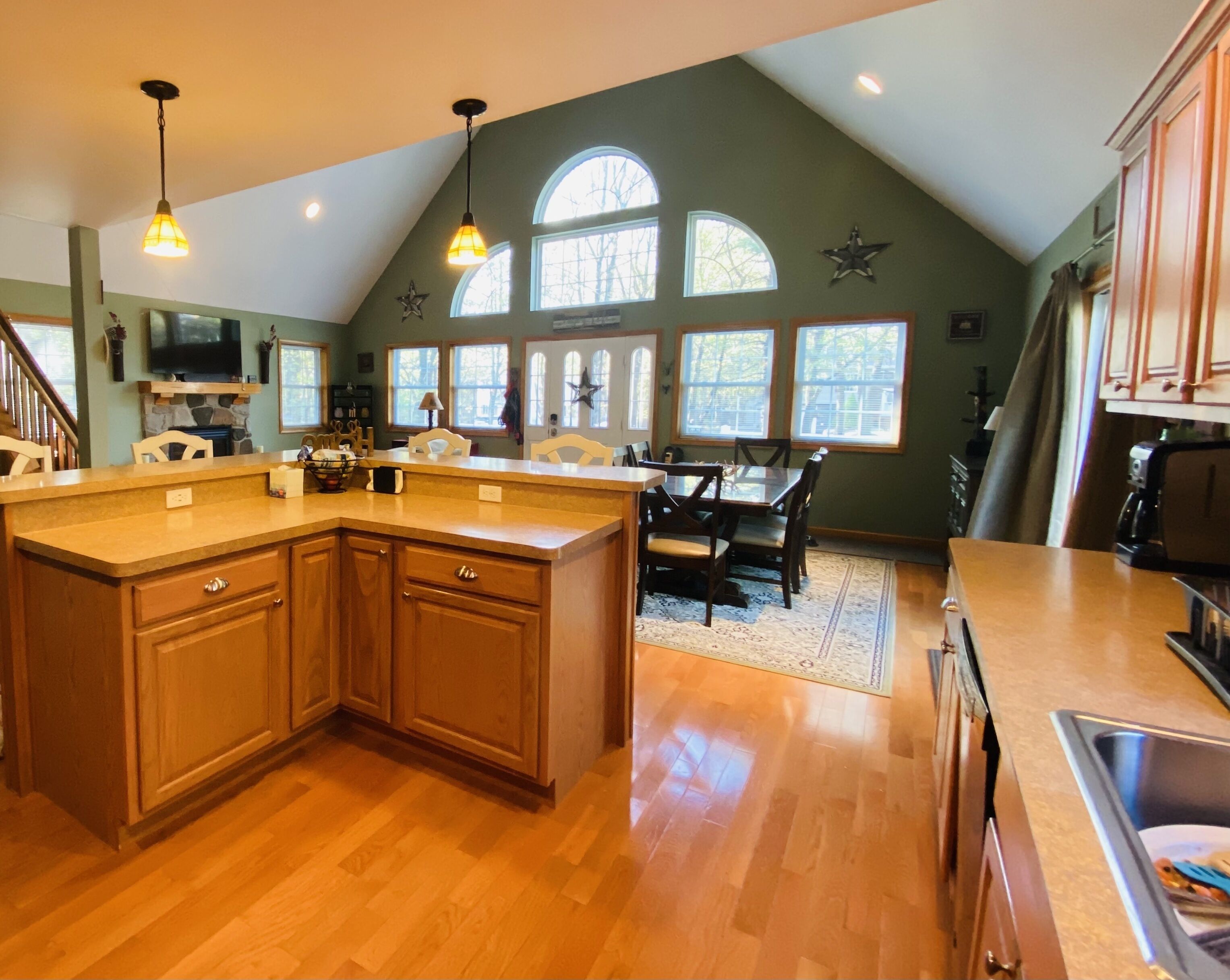 Beautiful Chalet-style home in private setting close to slopes, beach & pool!!