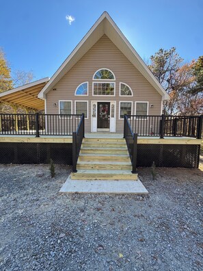 Exterior - Beautiful Chalet-style home in private setting close to slopes, beach & pool!! (Jim Thorpe)