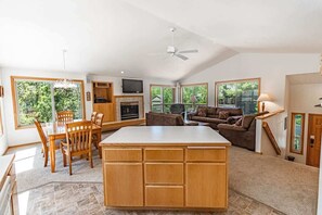 TV, fireplace, offices