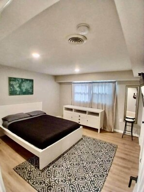 4 bedrooms, iron/ironing board, WiFi, bed sheets - 4 bedroom next to Tropicana casino ,unit 1 (Atlantic City)