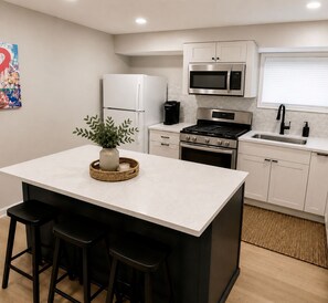 Fridge, microwave, oven, stovetop - 4 bedroom next to Tropicana casino ,unit 1 (Atlantic City)
