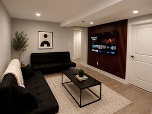 TV - 4 bedroom next to Tropicana casino ,unit 1 (Atlantic City)