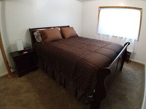 1 slaapkamer, een strijkplank/strijkijzer, reisbedje, gratis wifi