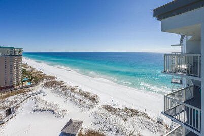 Pelican Beach Resort BEACH FRONT Penthouse
