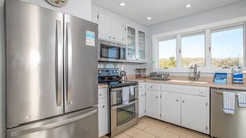 KĂŒhlschrank, Mikrowelle, Ofen, Herdplatte