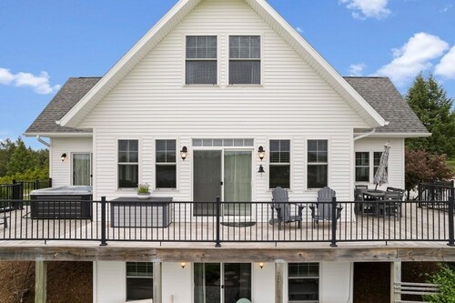 Uusi moderni maalaistalo minuutin päässä keskustasta Traverse City - Pets Ok