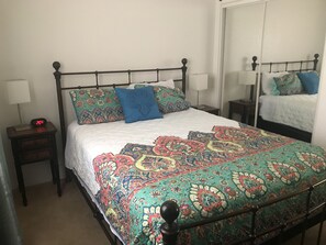 3 dormitorios, tabla de planchar con plancha, wifi gratis y ropa de cama