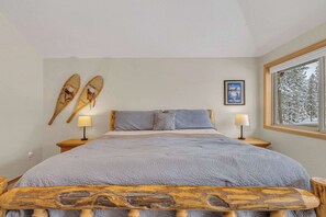 3 bedrooms, iron/ironing board, WiFi - AC pet friendly bikes inside Sunriver EV charger (Sunriver)