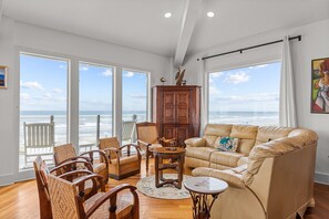 TV - Perkins Cottage- Ocean Front/Pet Friendly Home (Atlantic Beach)