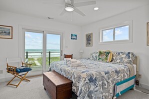 5 bedrooms, free WiFi, bed sheets - Perkins Cottage- Ocean Front/Pet Friendly Home (Atlantic Beach)