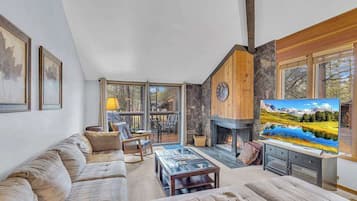 Fladskærms-tv, pejs