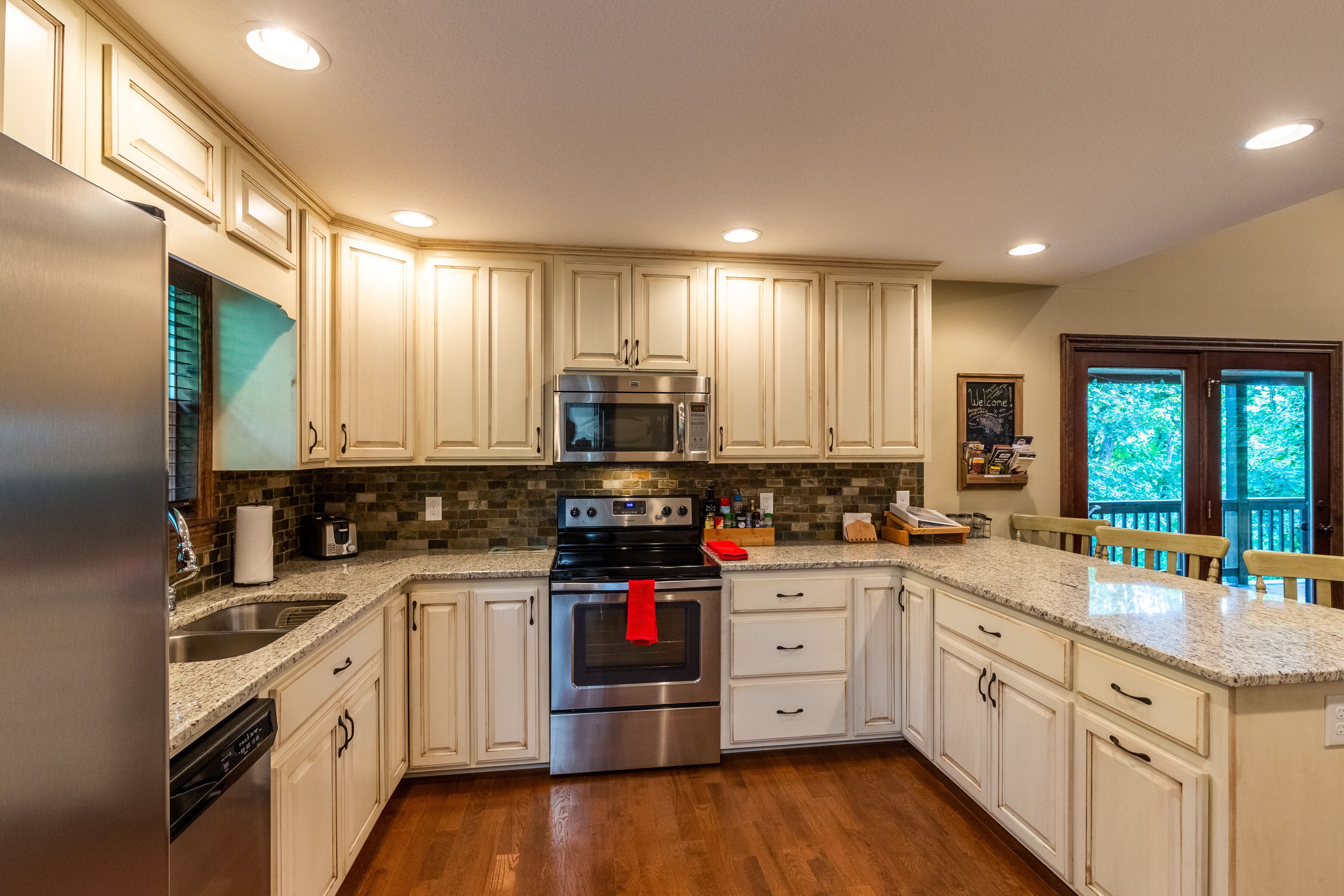 Rainbow Run- Luxury Home in River Community, Fire Pit, Great Fishing!