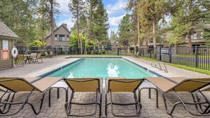 Pool - 2 Suites, Hot tub, AC, View of the Golf Course (Sunriver)