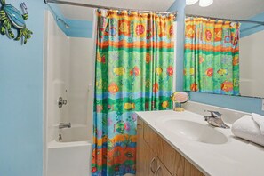Combined shower/bathtub, jetted bath, towels - Oceanfront Corner Condo - Beach Club I 8F (North Myrtle Beach)