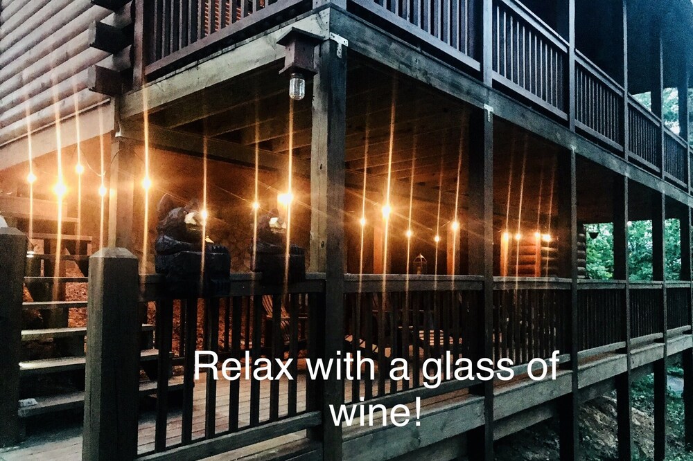 Budget friendly ! Dog friendly! 2 Q/bd/2 ba. Lodge decor! WIFI, cable.