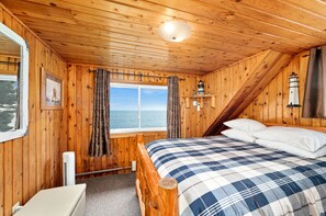 4 bedrooms, desk, iron/ironing board, free WiFi