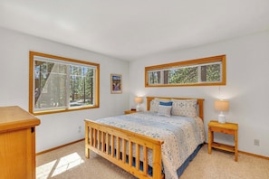 4 bedrooms, iron/ironing board, WiFi