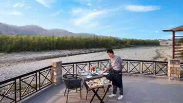 Daily buffet breakfast (INR 750 per person)