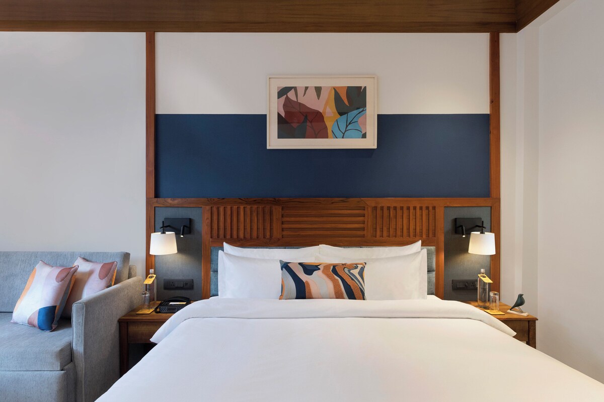 Premium bedding, minibar, in-room safe, desk