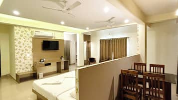 Family Quadruple Room | Premium bedding, blackout curtains, soundproofing, iron/ironing board