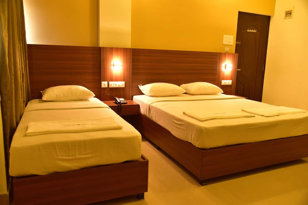Habitación triple familiar | Ropa de cama de alta calidad, cortinas opacas, sistema de insonorización