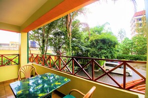 Executive Double or Twin Room, 1 King Bed, Balcony, Mountain View | Egyptian cotton sheets, premium bedding, Tempur-Pedic beds, in-room safe