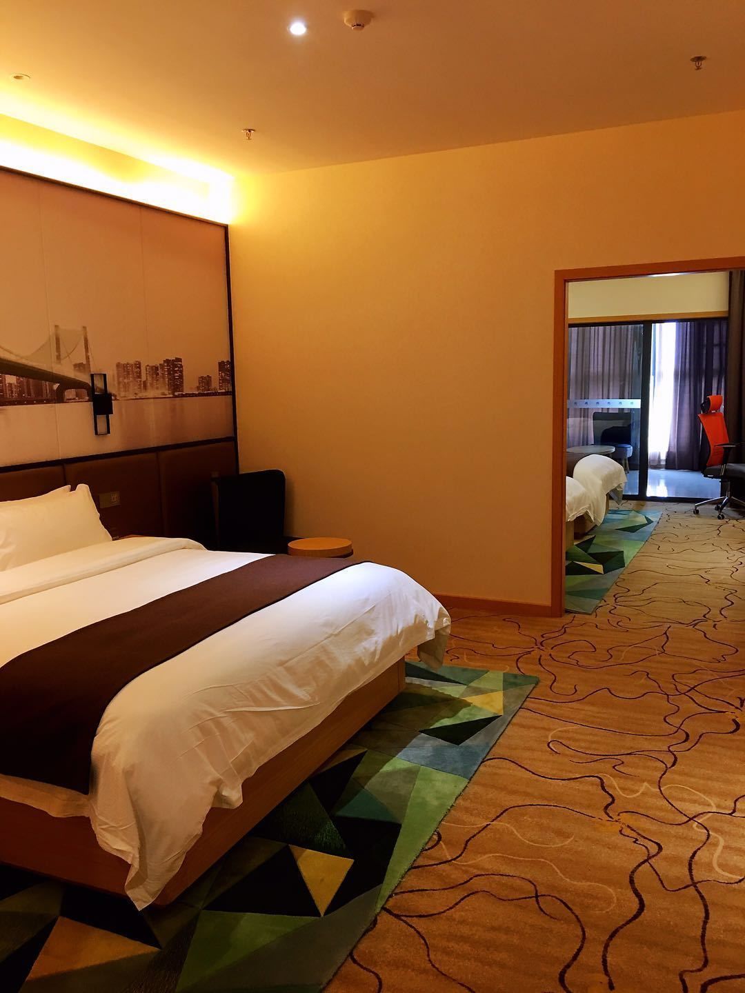 family room | desk, free wifi