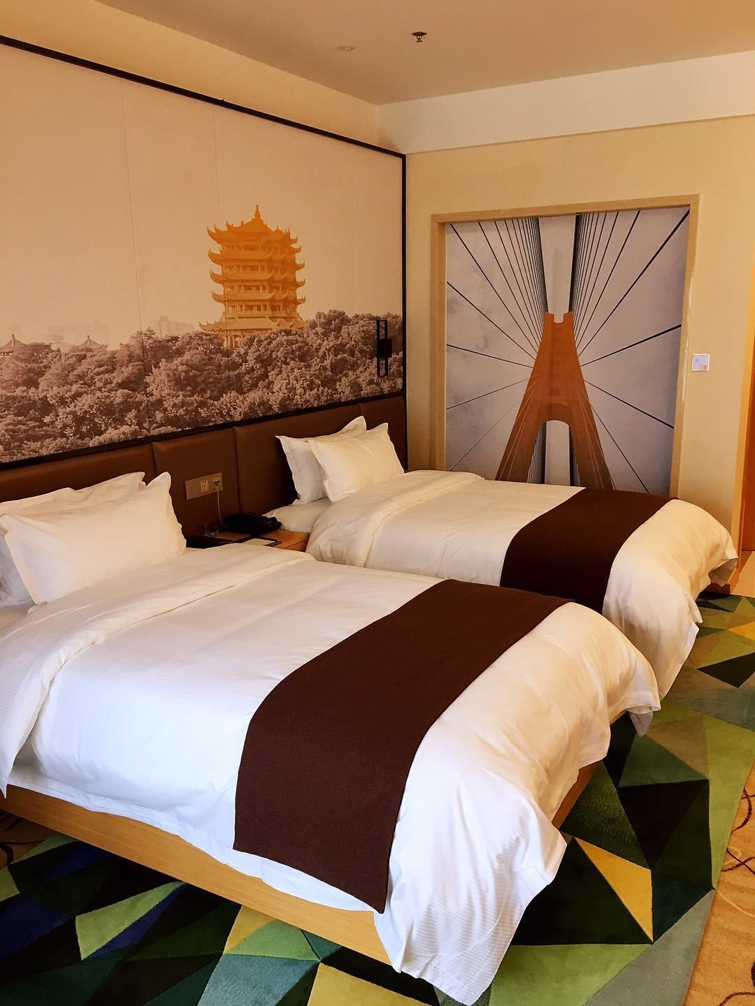 deluxe twin room | desk, free wifi