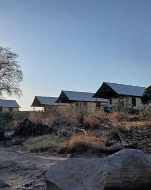 ด้านหน้าที่พัก