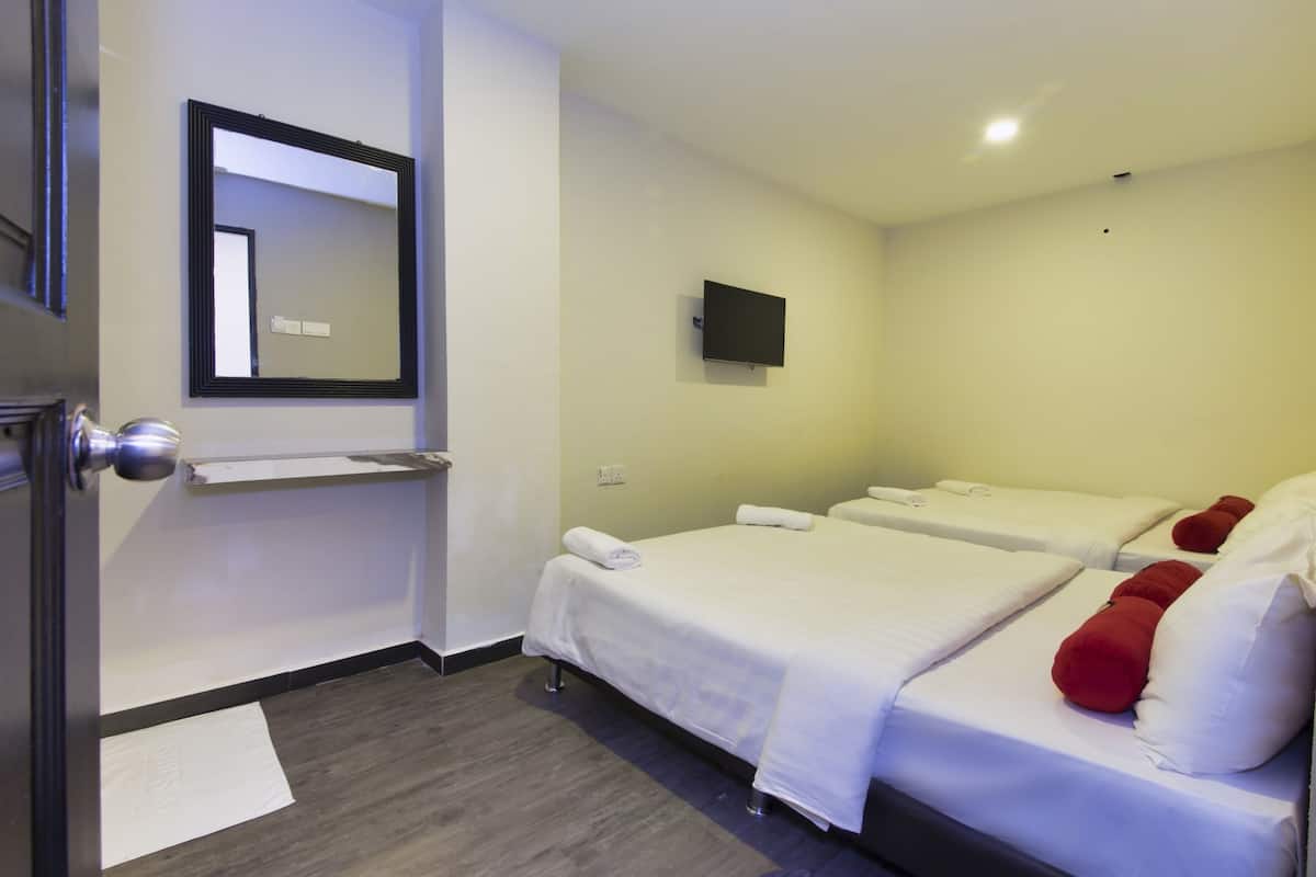 Meja, kalis bunyi, seterika/papan seterika, Wi-fi percuma