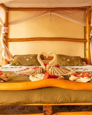 Barraca superluxo | Cofres nos quartos, escrivaninha, Wi-Fi de cortesia, roupa de cama