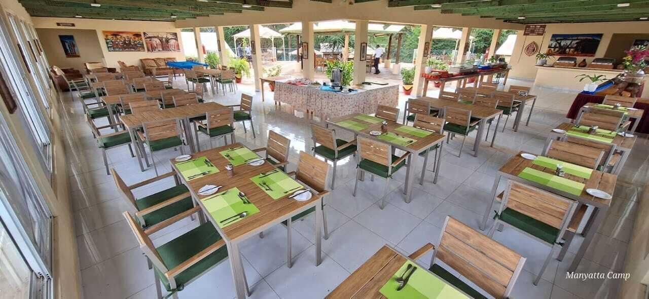 Se sirven desayunos, almuerzos, cenas y cocina local e internacional 