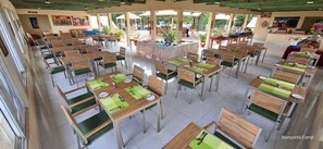 Breakfast, lunch, dinner served; local and international cuisine 