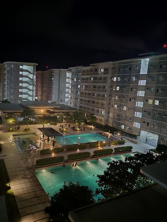 2 outdoor pools