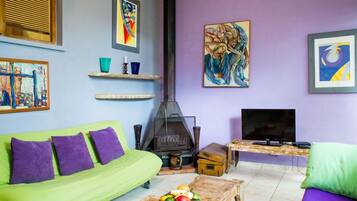 Family Suite, Mountain View | Living area | Flat-screen TV